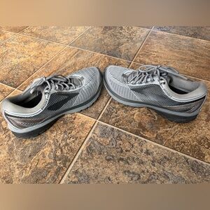 Brooks Ghost 10 Men’s Lace Up Running Shoes- Grey/Black, Men’s Size 10